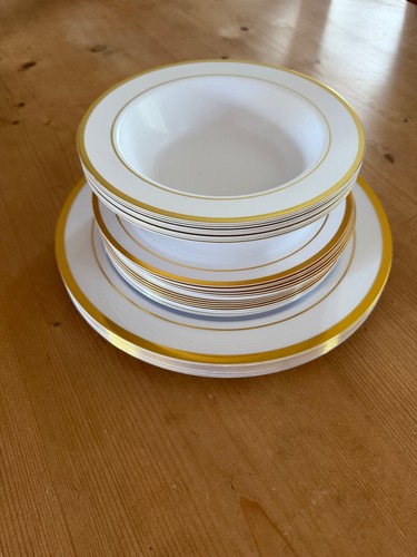 Set reusable gold rimmed - of,