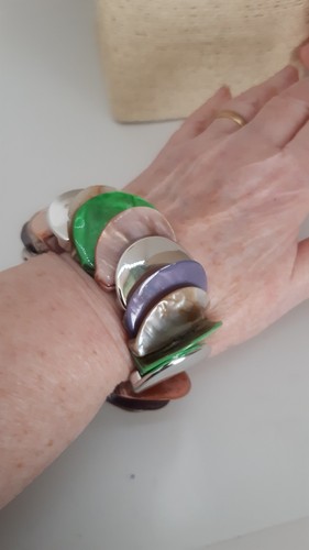Shell effect bead bracelet