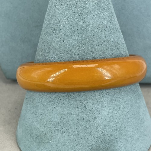 Vintage bakelite bangle - bakelite,