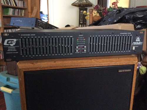 PEAVEY..Q-215...Professional