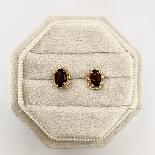 Garnet stud 9ct gold - stud,