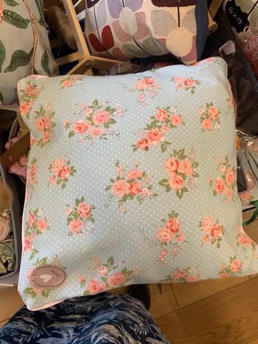 Small cushions made - made, cath