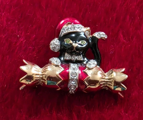 Butler wilson brooch - &,