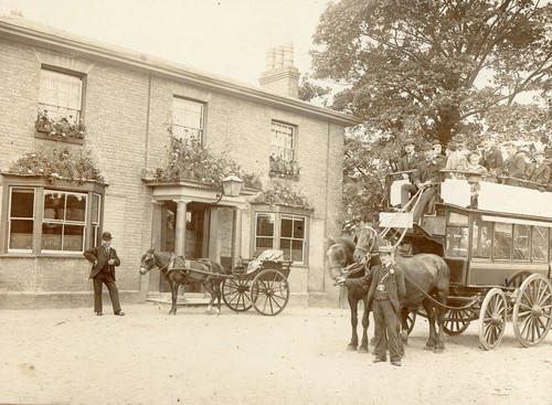 Charabanc local hotel - local,