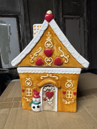 Gingerbread house biscuit - gingerbread,