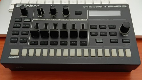 Roland drum machine 606 - tr-6s,