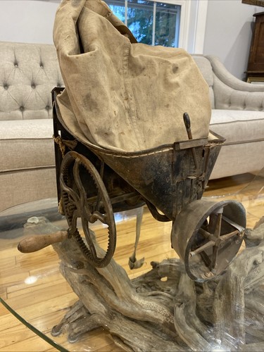 Antique wearable manual seeder - antique,