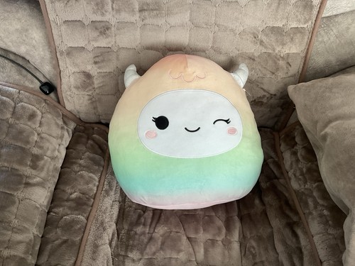 Squishmallows yara the yeti - squishmallows,