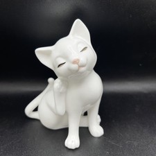 ROYAL OSBOURNE CAT FIGURINE