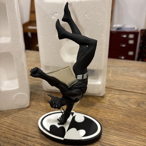 Batman black and white - black,