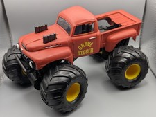 Monster Jam Grave Digger Retro Monster Truck Red 1:24 Scale Large Model Die Cast