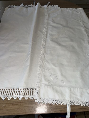 Vintage white pillowcases - 2,