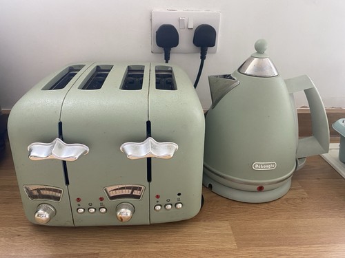 Toaster and kettle - toaster,