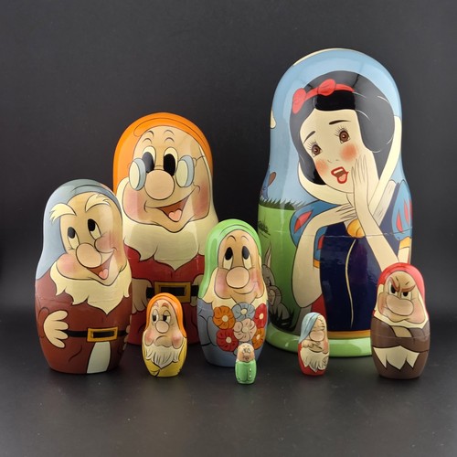 Snow white and seven dwarfs - snow,