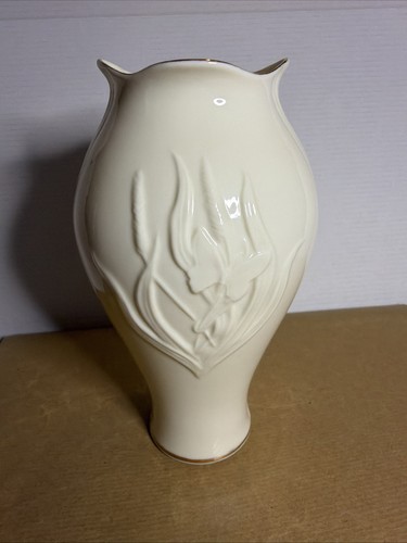 Vintage belleek 16cm vase - vase, made