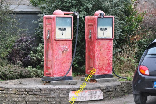Photo aust old petrol - aust,