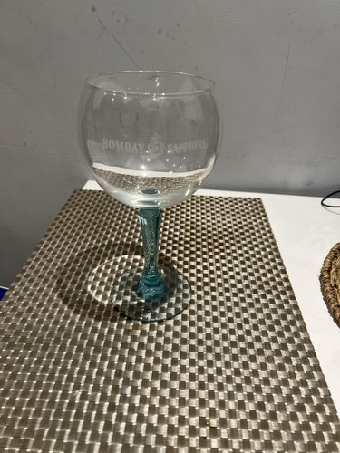 Bombay sapphire gin - &, tonic