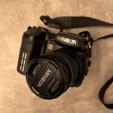 MINOLTA Dimage A1 5.0 Megapixel Digital Bridge Camera & Case