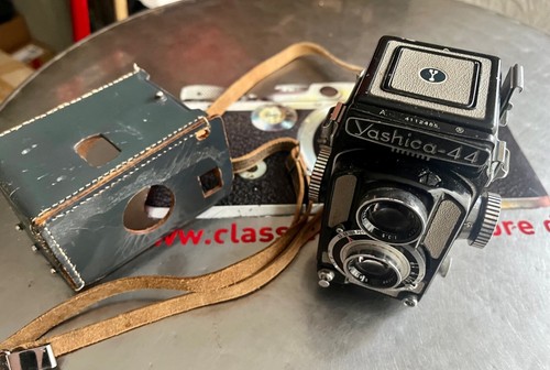 Yashica two eyes analog - yashica-44, two-eyes