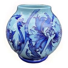 Moorcroft vase 'Florian' Pattern. 17x17cm 2nd quality