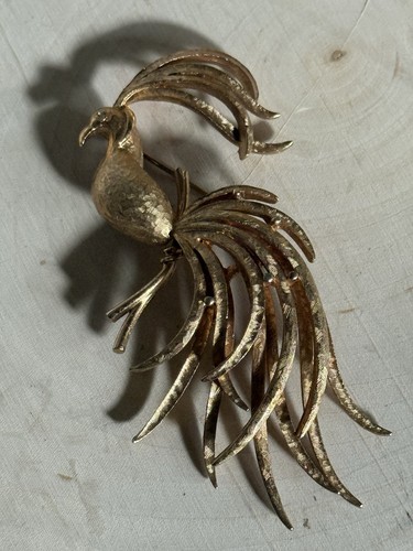 Avon peacock brooch 1969 - brooch,