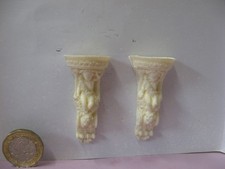 Dolls House 1/12  2x corbels can be painted for plants ,statues or decoration .