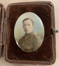 WW1 hand tinted remembrance photograph/portrait in velvet box 