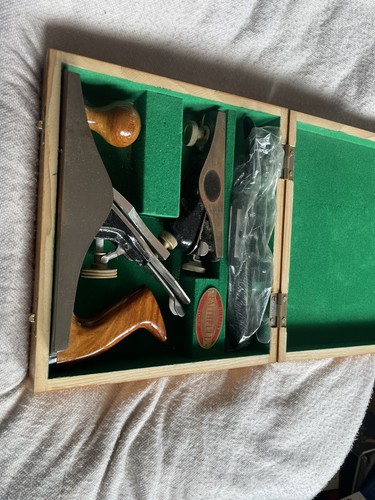 Faithful plane set - set,