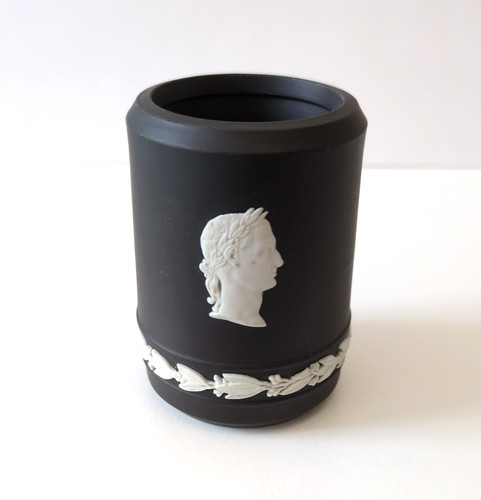Wedgwood black basalt - ,