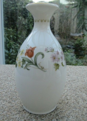 Wedgewood mirabelle bud - mirabelle,