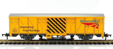 Gaugemaster GM4430101 Piko Network Rail Track Cleaner Wagon H0/00 Gauge + POD