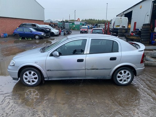 Breaking 2000 vauxhall - 2000, astra