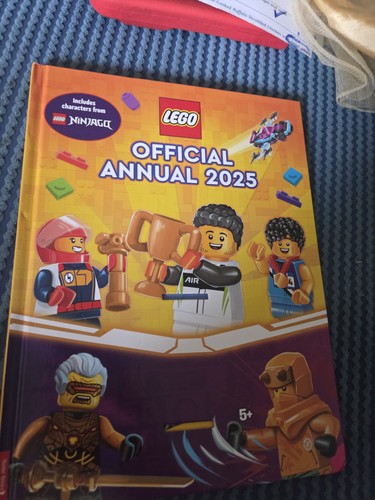 Lego official annual 2025 - 2025,