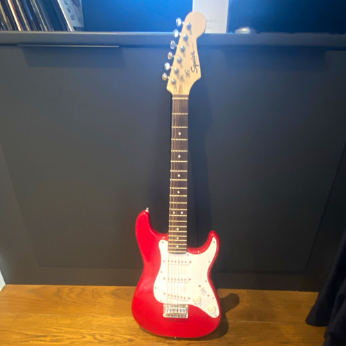 Squier electric guitar - ,
