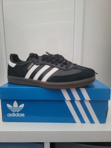 Black and white adidas samba - white,