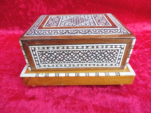 Box wood decorated - box,,