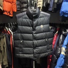 Size 4 (L) - Mens Moncler