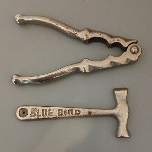 Blue bird toffee - vintage, metal