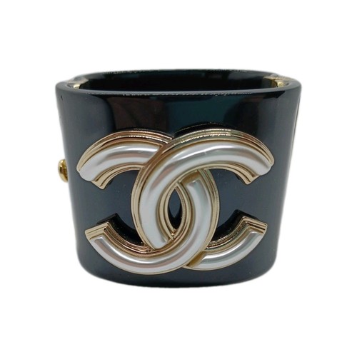 20s chanel pearly - resin, gold