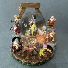 Disney Snow Globe Snow White