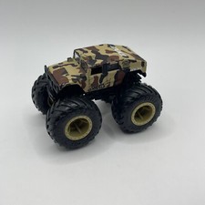 Hot Wheels Monster Trucks Humvee Camouflaged Leading Legends 1:64 Combi P&P #H