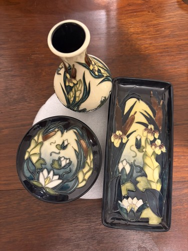 Moorcroft lamia lillies - ‘lamia’,