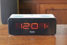 Oregon Scientific Alarm Clock And Radio RRA320PN Snooze/Sleep Radio FM (B8)