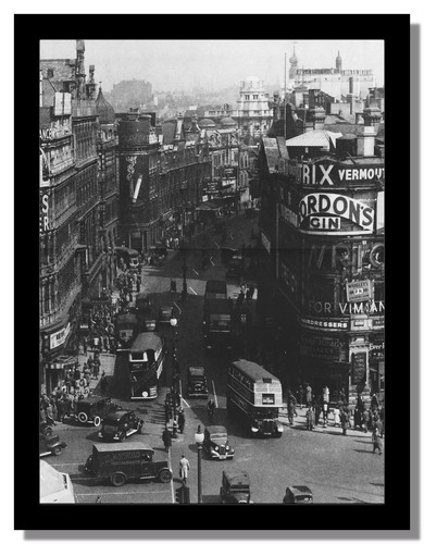 Pre war bus piccadilly - bus, in