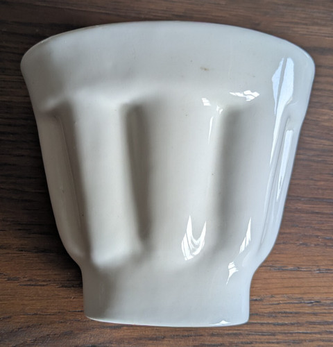 Vintage white small oval - small,
