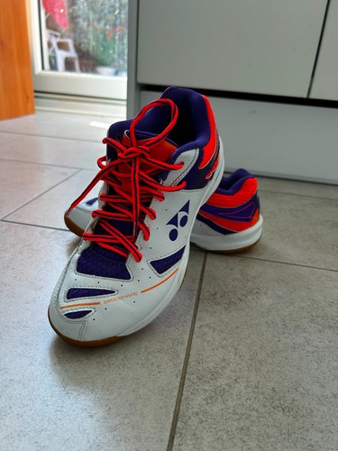 Yonex power cushion - power,