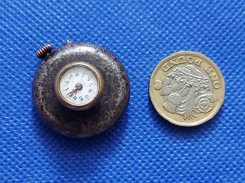 Reduced rare button hole - *,