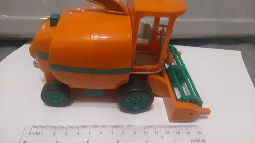 Little red tractor - little, harvy