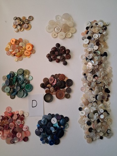 Buttons job lot bundle 700 - buttons, 700+