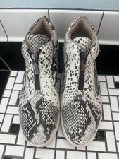 Blondo Womens Snakeskin Shoes